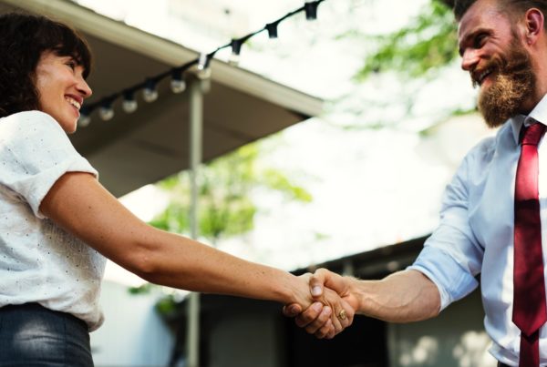 2 people shaking hands
